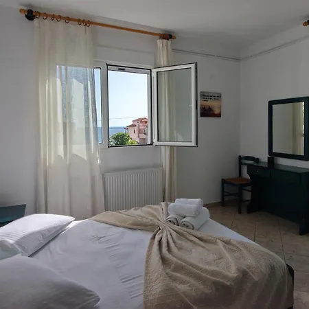 Nelli Alonissos Guest house *