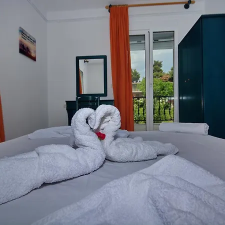 Nelli Alonissos Pensiune Patitiri